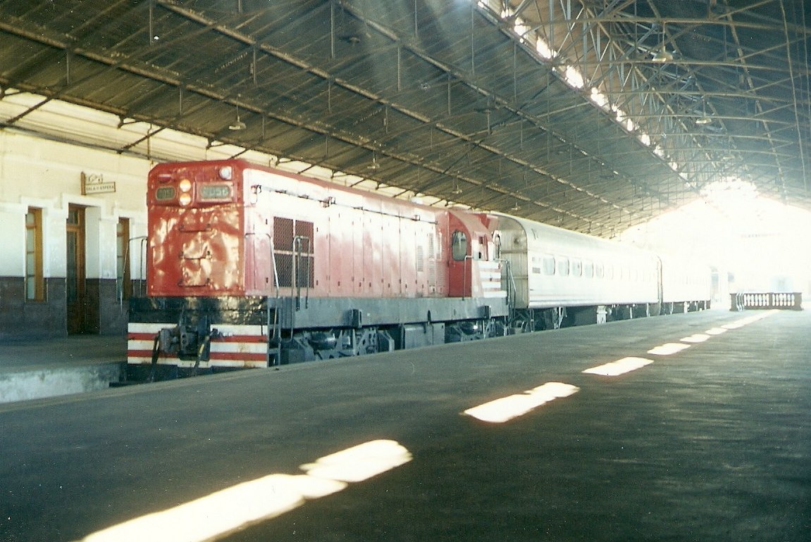 Vagões de trem voltam aos trilhos para restauro após 17 anos de abandono; veja vídeo Sobre Trilhos Vagões de trem voltam aos trilhos para restauro após 17 anos de abandono; veja vídeo Sobre Trilhos